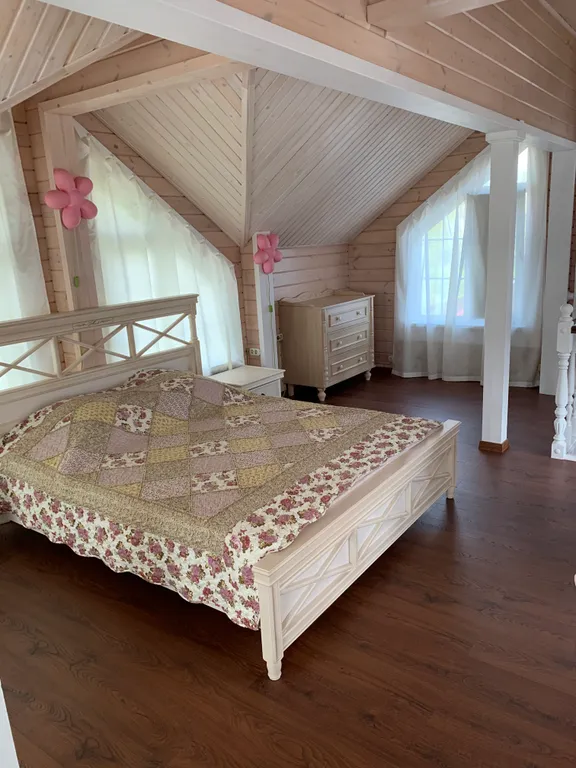 Уютный дом на пруду в черте города