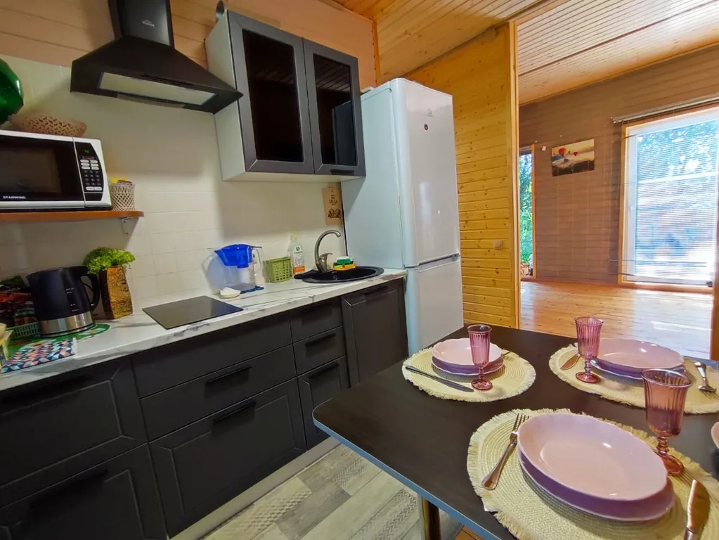 Домик в лесу с собственной горячей купелью 15 минут до центра города