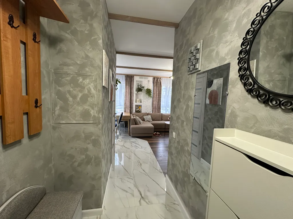 Дизайнерская евродвушка с ванной в тихом районе