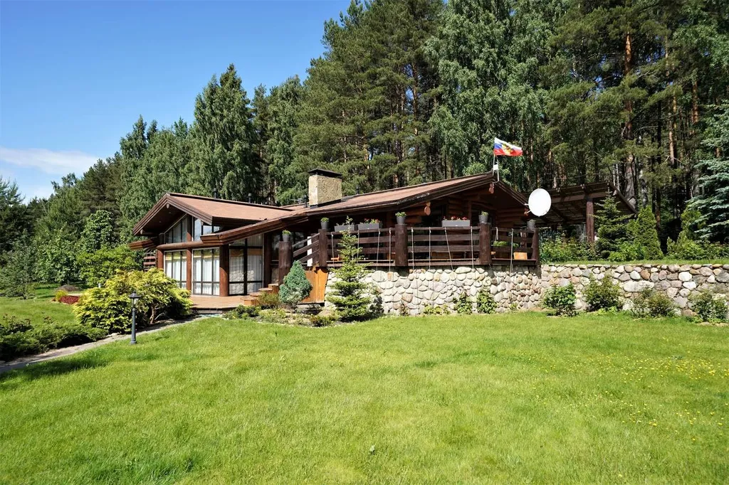 Коттедж на берегу Суходольского озера