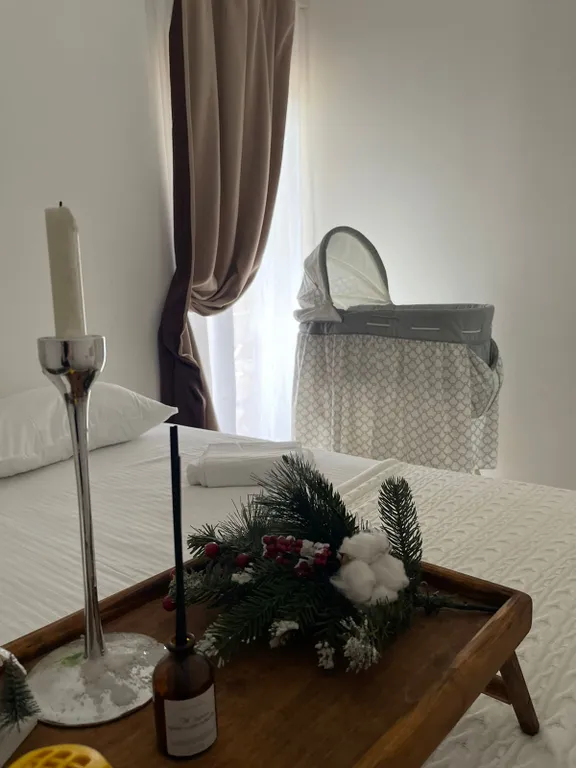 Дом рядом с лесом и прудом