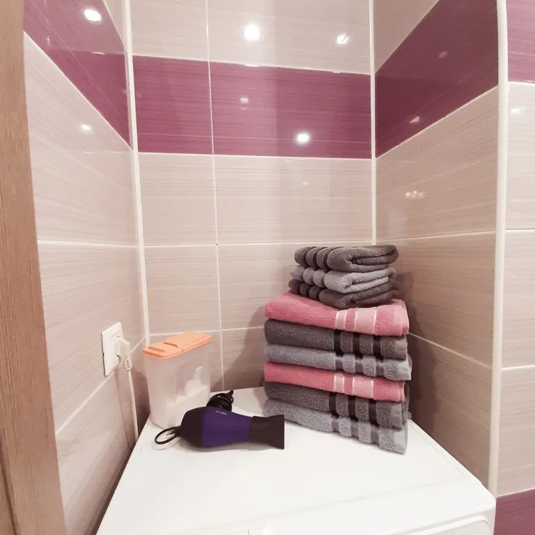 Просторная евротрешка с видом на Ангару и город