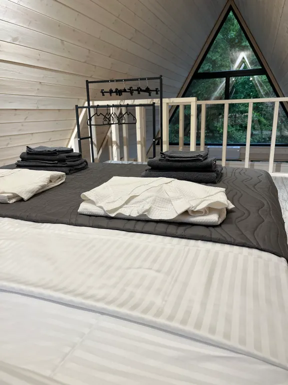 Афрейм с горячей купелью и бассейном