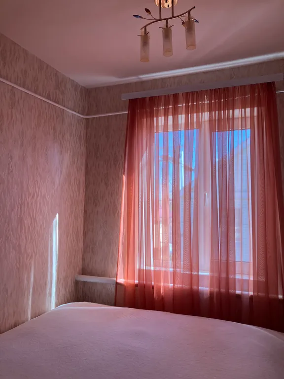 Трёхэтажный коттедж с сауной и бассейном в тихом заливе волги