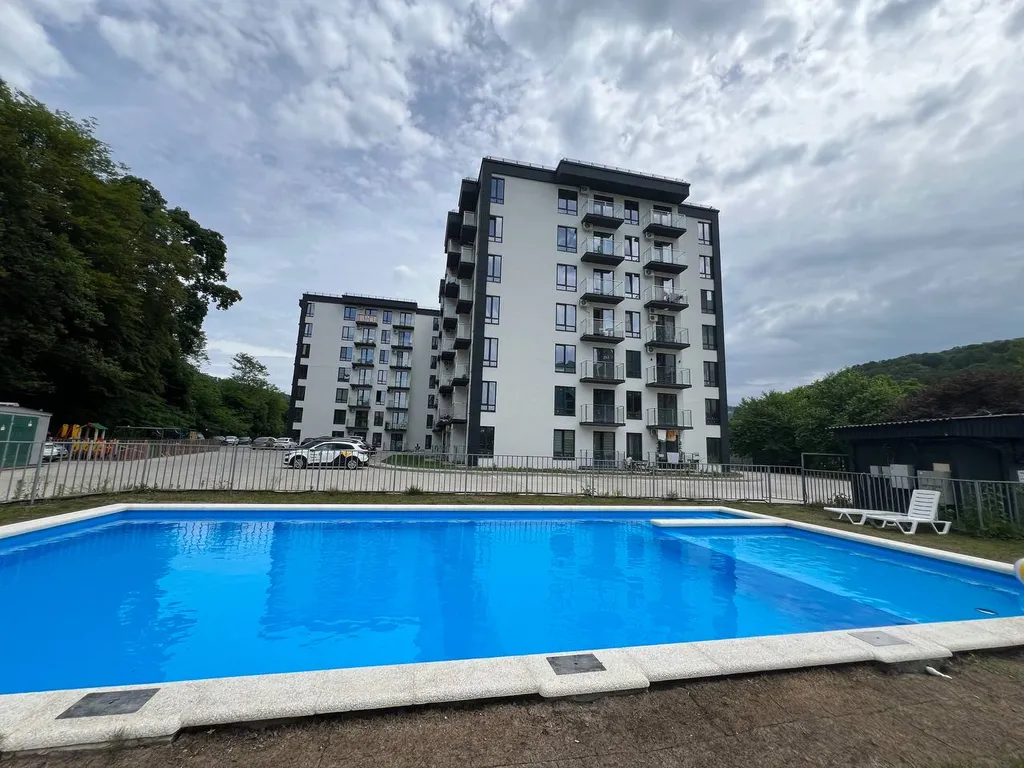 Квартира в доме с бассейном