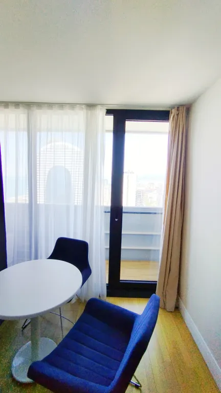 Студия над облаками с видом на море