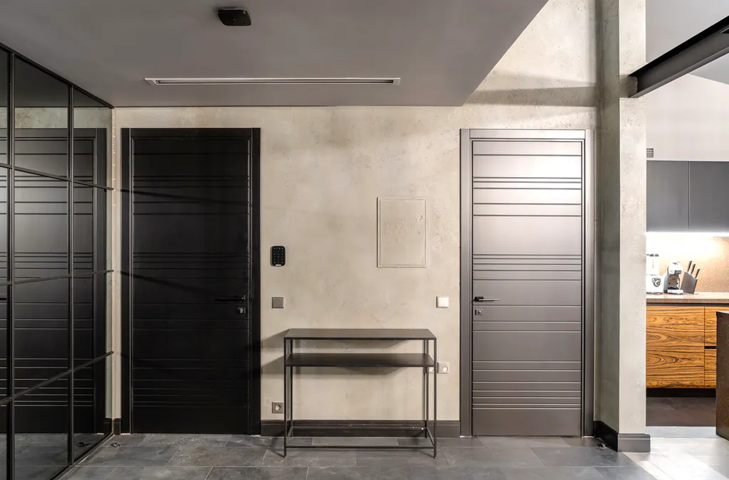 Потрясающая Mанcаpдa c тpемя бaлконaми и видом нa Фoнтанку