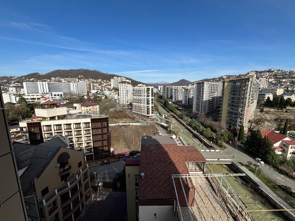 Видовая двухкомнатная с балконом на первой линии у моря