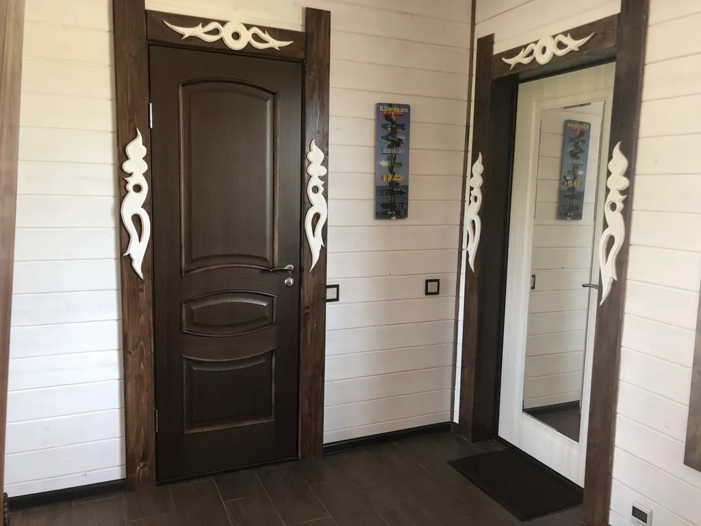 Уютный дом на берегу реки