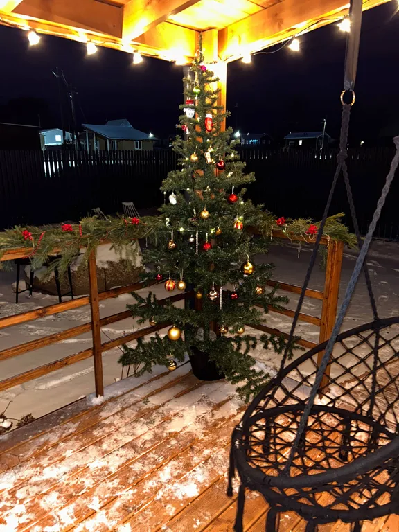 Уютный домик Karhumökki в окружении соснового леса и озер, у Игоры