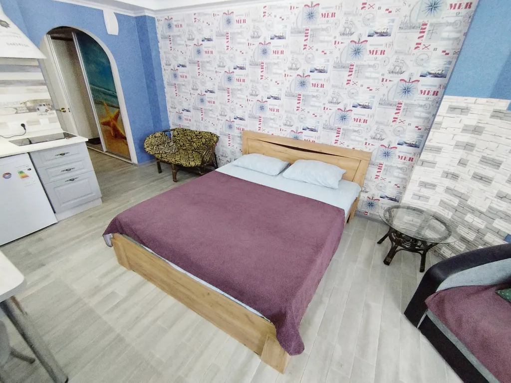 Студия на берегу моря, первая линия