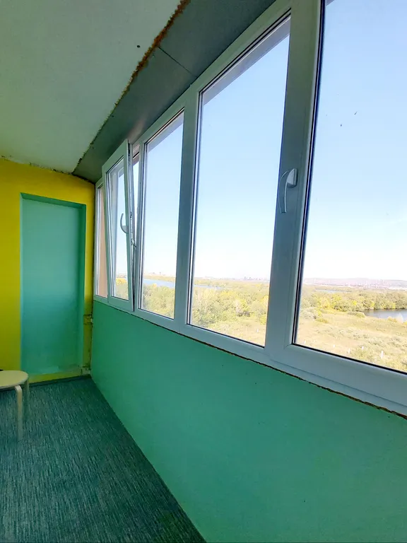 Просторная студия с видом на Урал в центре города