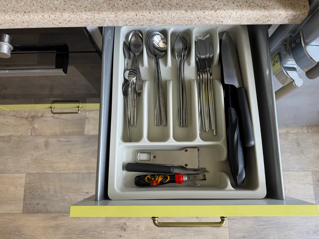 Семейная ретро квартира с видом на лес