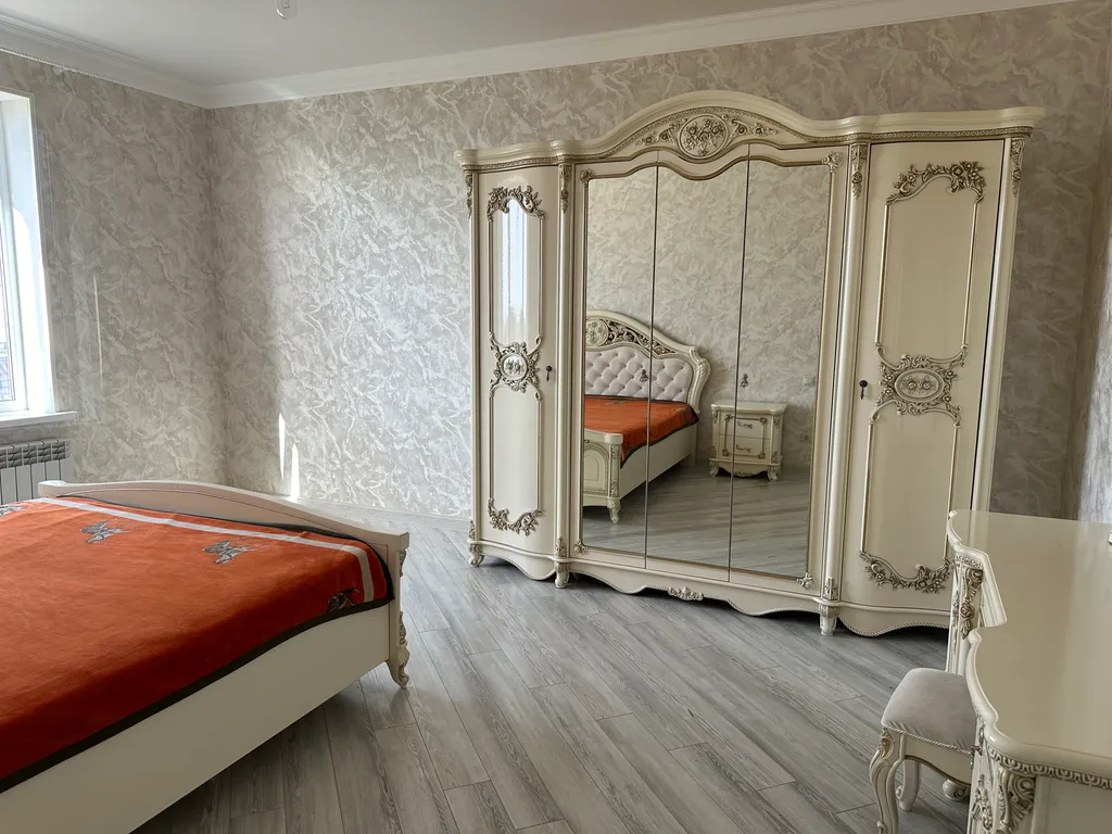 Большой красивый дом у моря