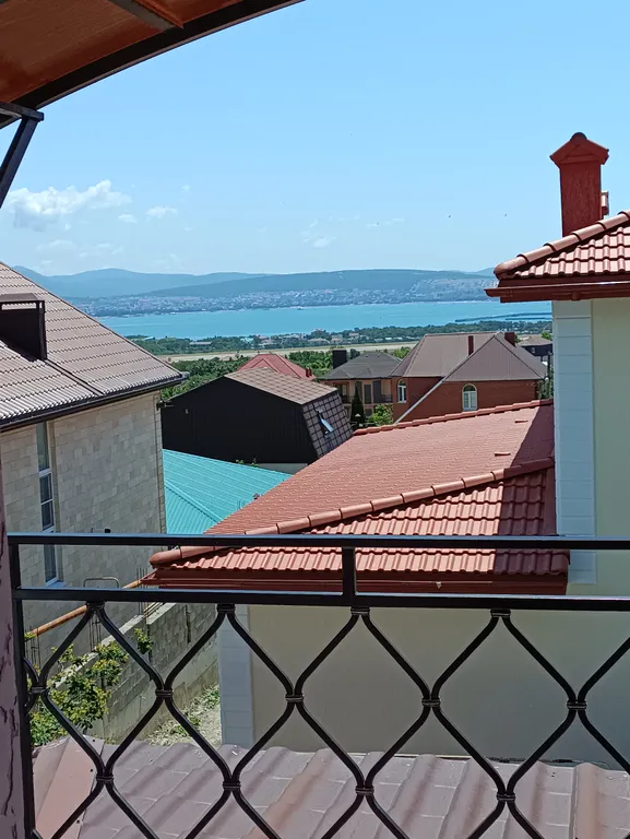 Домик с бассейном