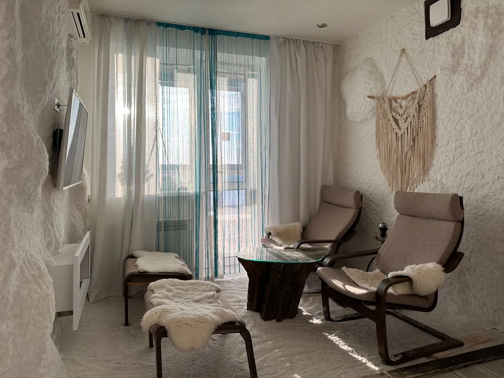 Апартамент Зима - соляная пещера с сауной и джакузи у окна