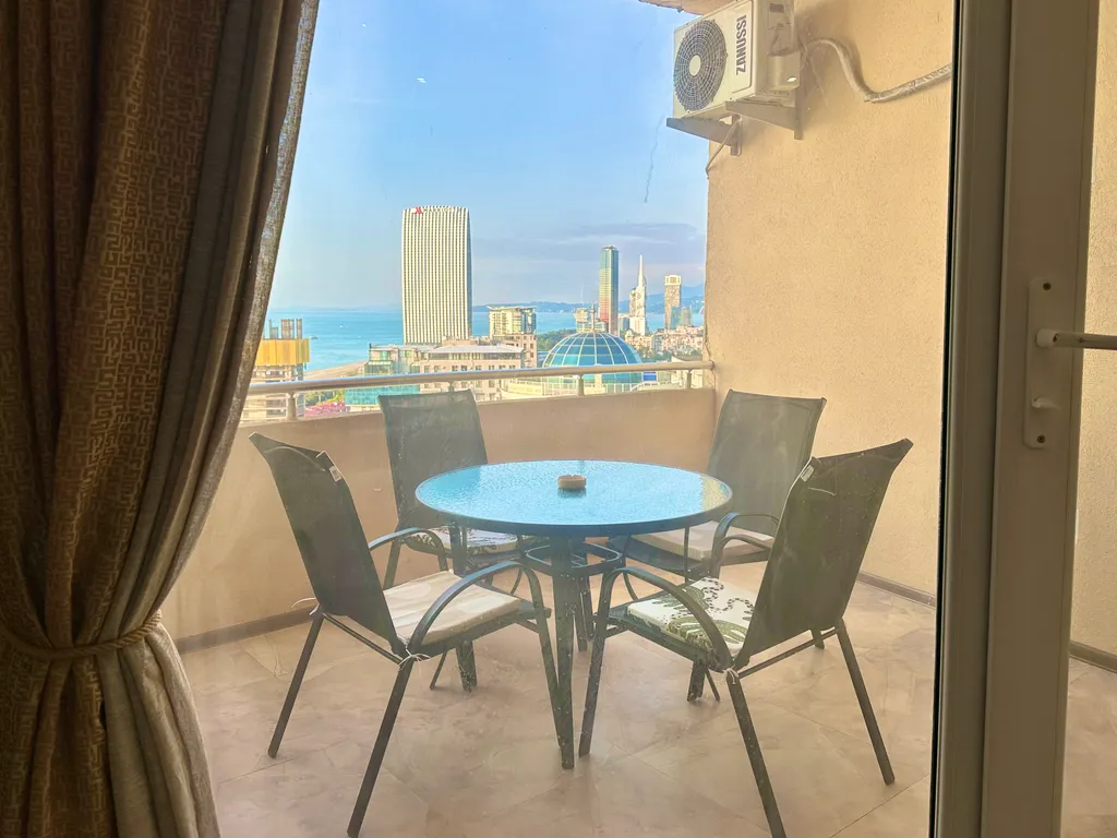 Апартамент на первой линии с большой террасой и шикарным видом