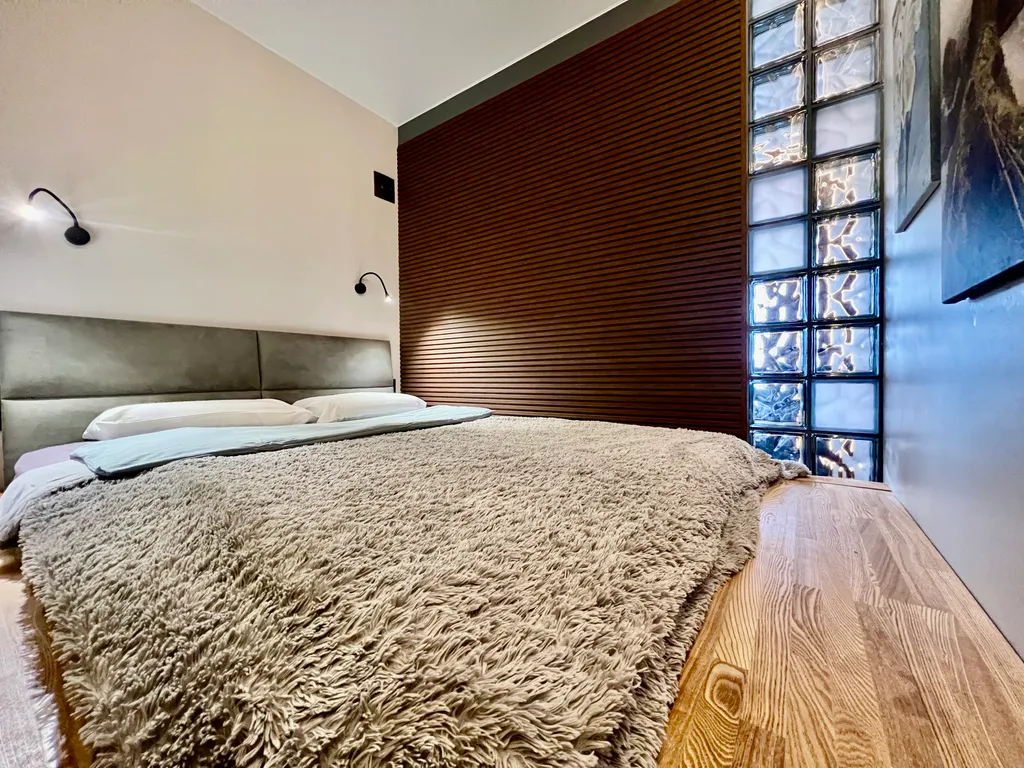 Двухкомнатная студия рядом с площадью Победы и Горным Воздухом