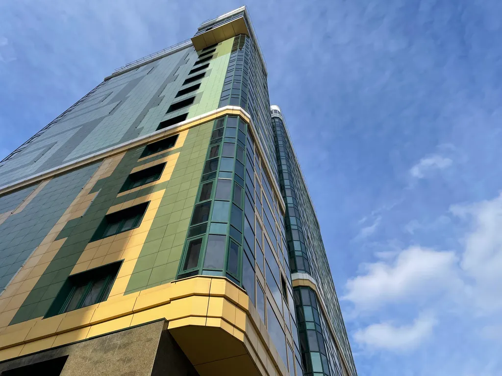 Масштабная двухкомнатная с кроватью super king-size в ЖК Дождь