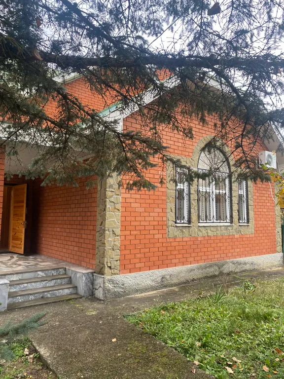 Дом на берегу реки