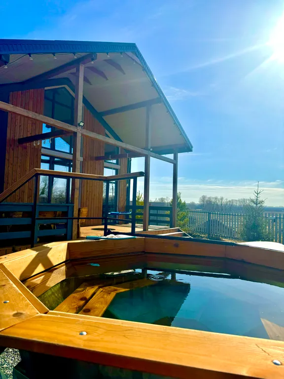 Шикарный дом у реки