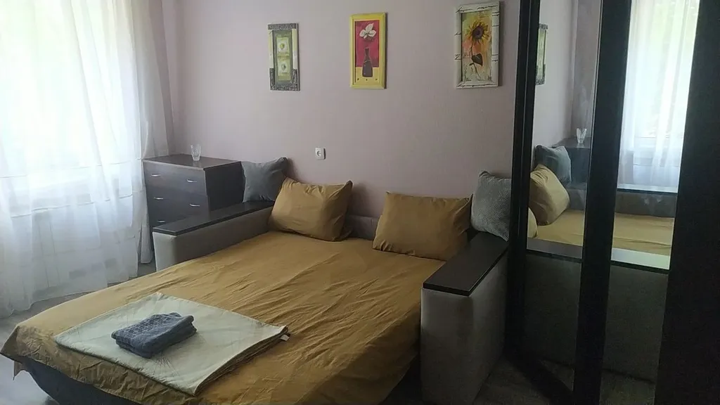 Большая двухкомнатная квартира возле Нахимовского училища