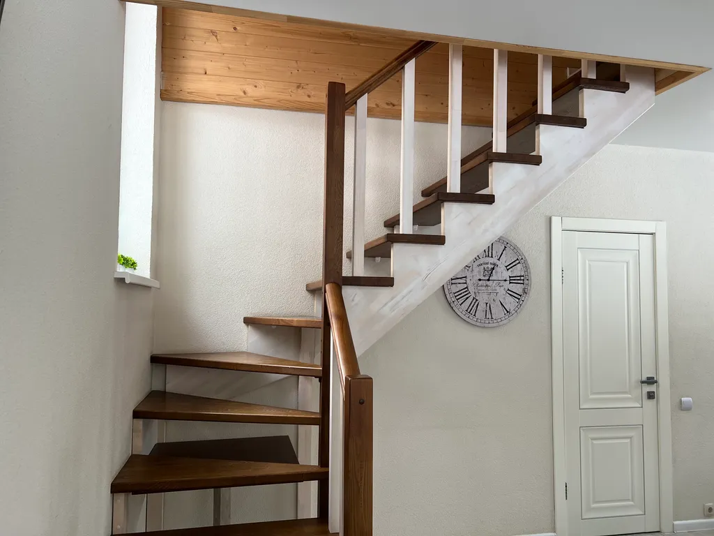 Уютный новый дом у хвойного леса в черте города