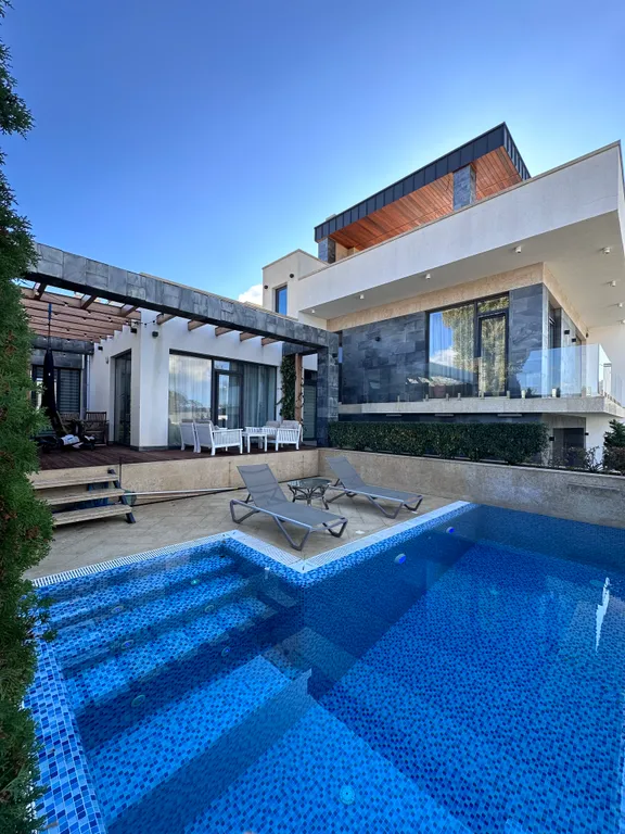 Коттедж Вилла с бассейном среди виноградников Балаклавы — аренда посуточно в Севастополь