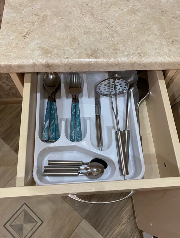 Уютный дом с собственным двором, навесом и парковкой