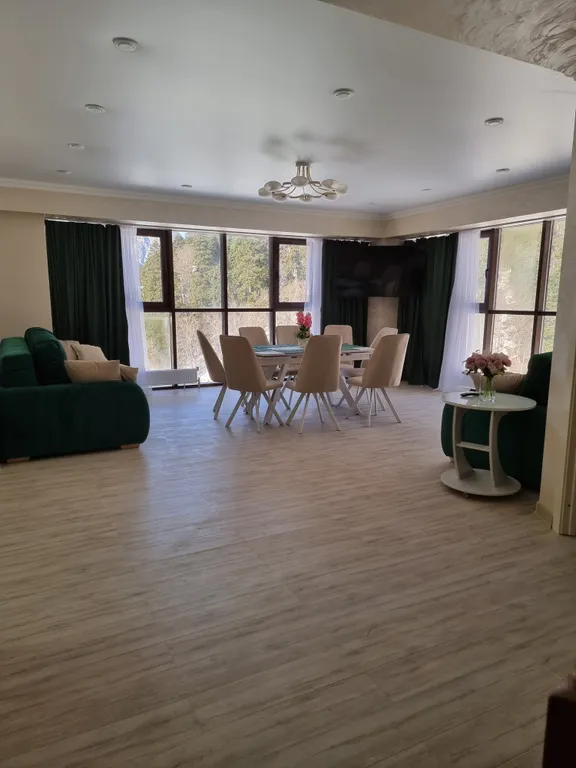 Апартаменты с панорамными видами на горы и лес в центре