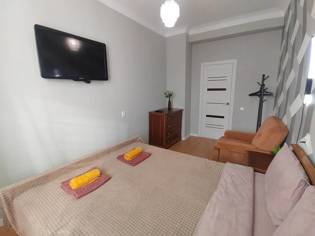 Трёхкомнатная квартира с раздельными комнатами, балконом в центре