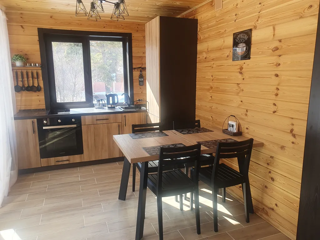 Деревянный большой дом