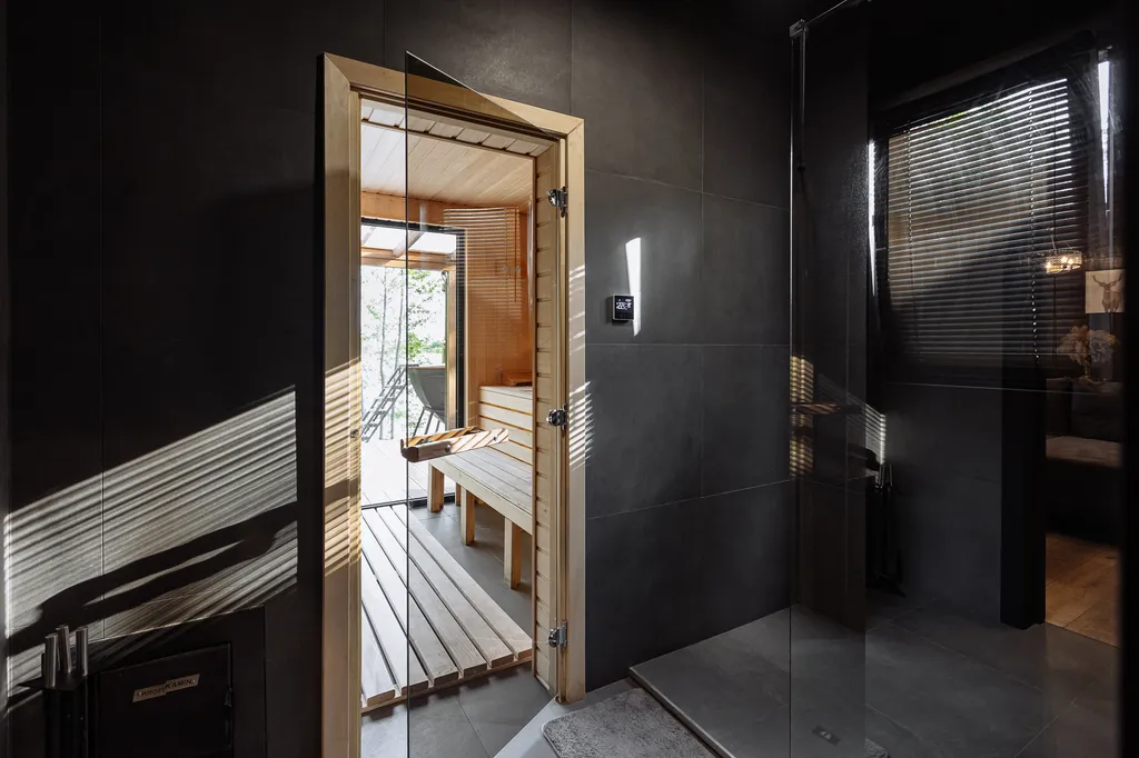 Дом с баней на озере