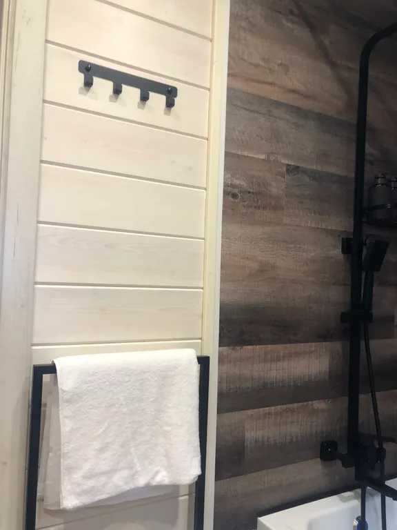 Современный дом на берегу моря