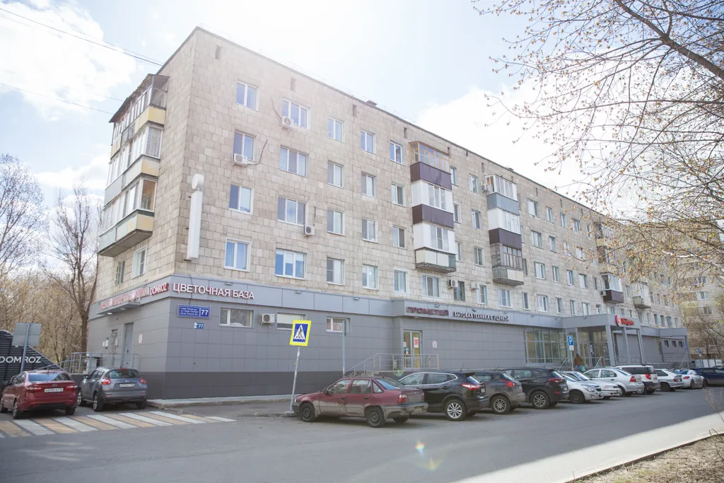 Квартира у озера Кабан и нового театра Камала.