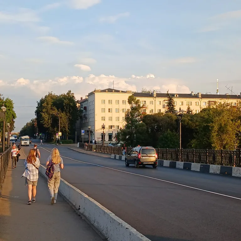 Уютная квартира в центре города, с видом на реку Ловать