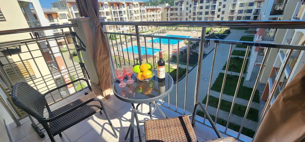 Евродвушка с видом на бассейн