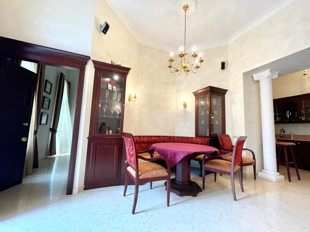 Шикарный люкс - итальянский натуральный мрамор и красное дерево