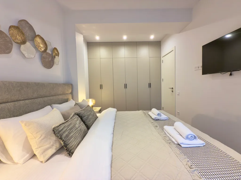 Persimmon, europe square - historic city center