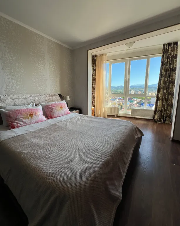 Квартира с видом на море и горы в центре Адлера