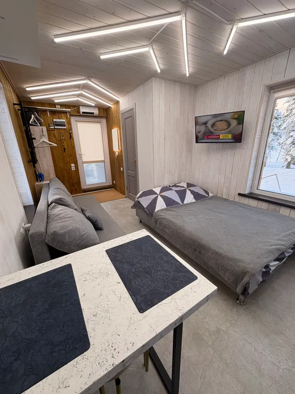 Дом с видом на горы в елочках