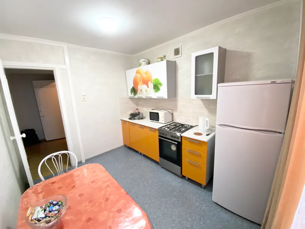 Квартира Уютная двухкомнатная квартира в Нефтяниках — Омск