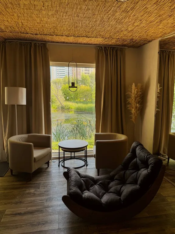 Домик у озера