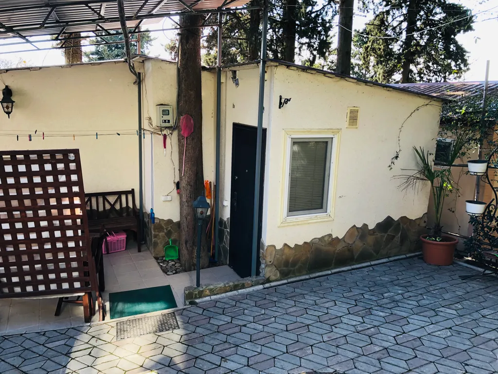 Уютный домик в Никитском саду