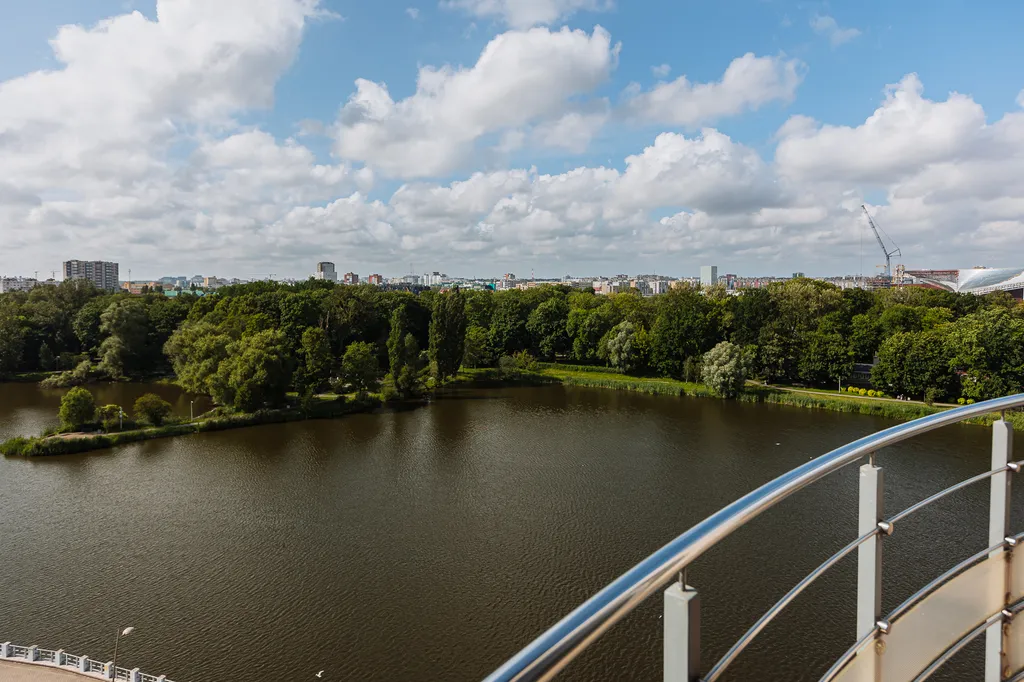 Очень большая квартира на берегу озера рядом с островом Канта