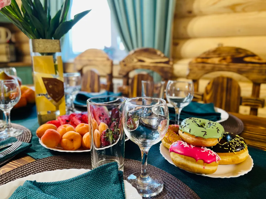 Бревенчатый 2-х этажный коттедж