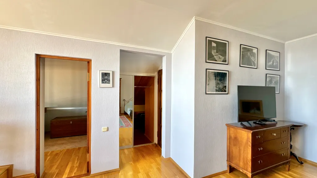 Дом у моря с личным парком, бассейном и сауной