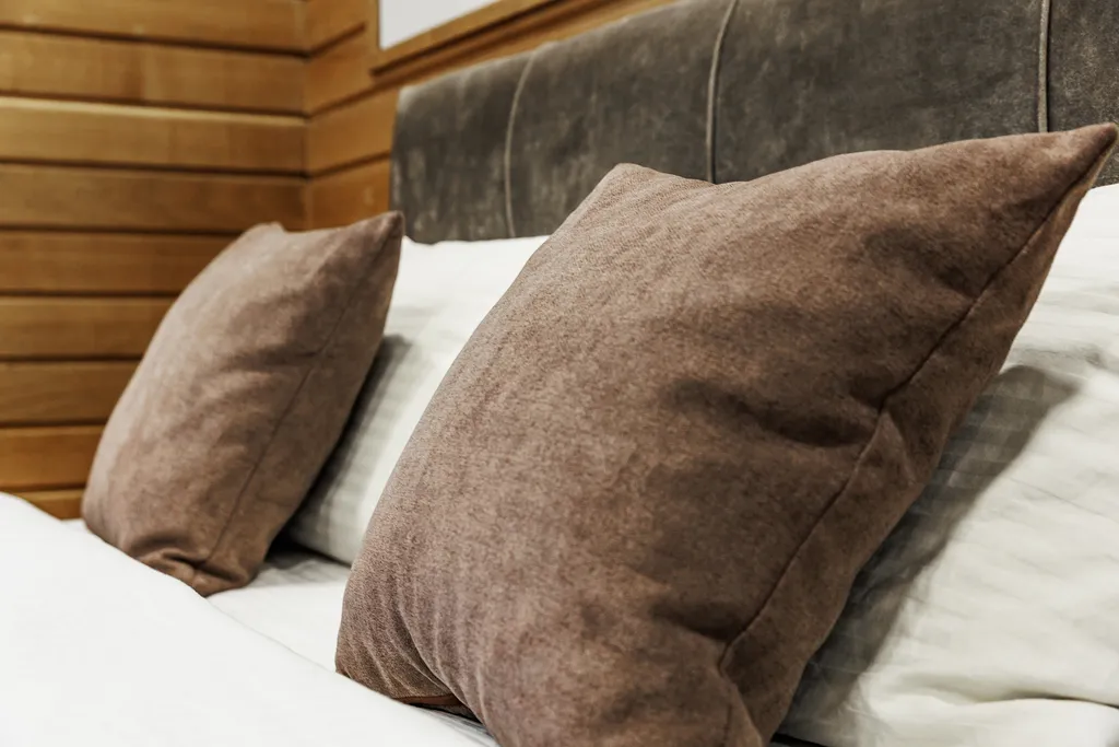 Современный дом с бассейном и сауной для большой компании