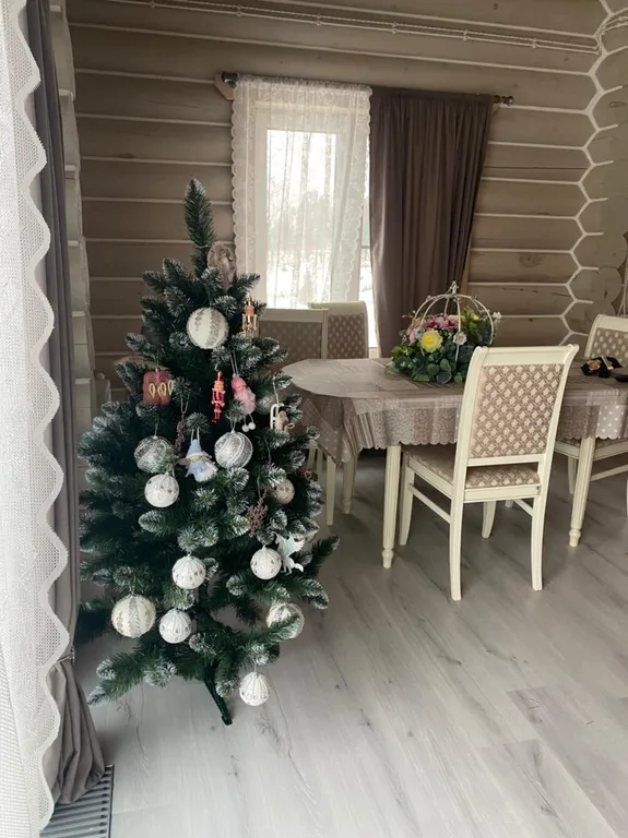 Уютный дом из кедра на берегу реки Волга