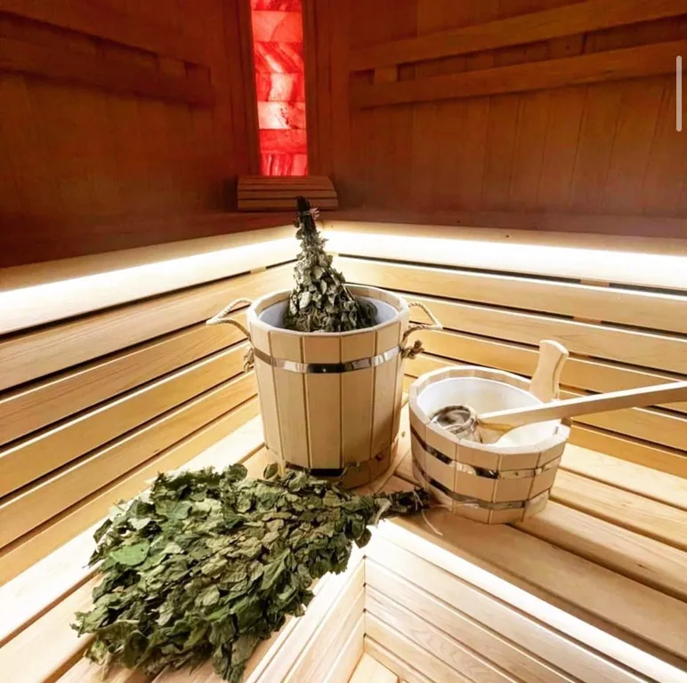 Дом с баней на берегу реки